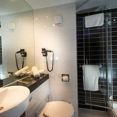 Hotel Express Centre By Ihg 3*