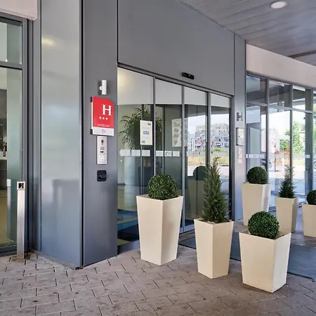 Hotel Express Centre By Ihg 3*