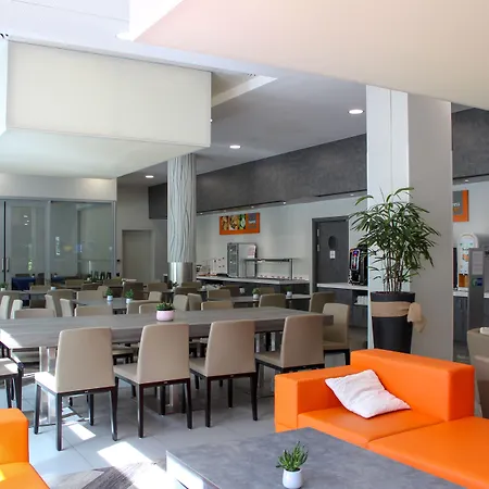 Express Centre By Ihg Hotel 3*