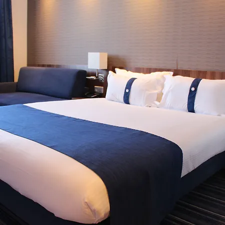 Express Centre By Ihg Hotel 3*