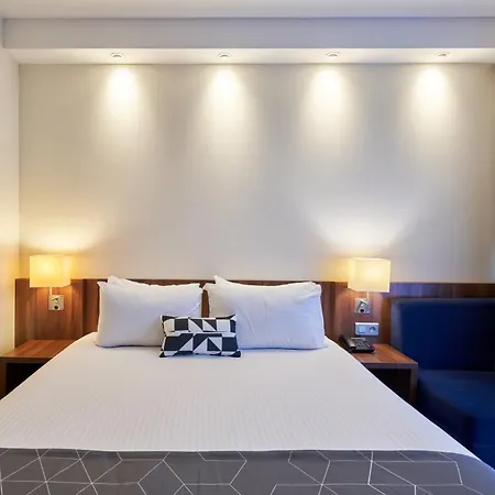 Express Centre By Ihg Hotel 3*