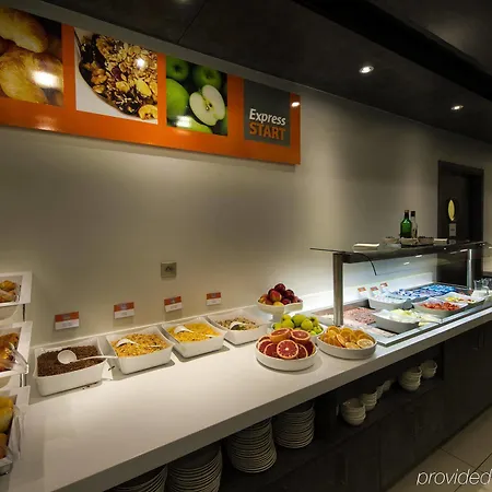 Express Centre By Ihg Hotel 3*