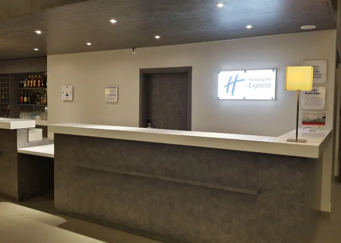 Express Centre By Ihg Hotel 3*