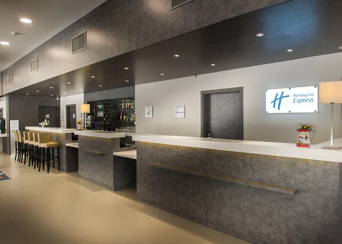Express Centre By Ihg 3*