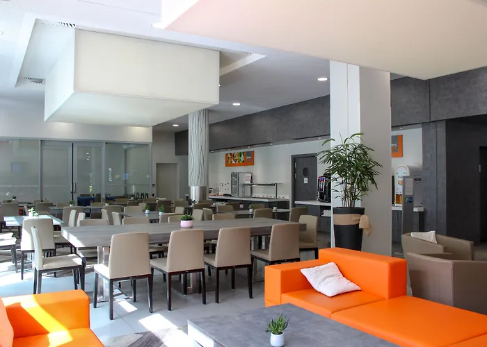 Express Centre By Ihg Hotel 3*