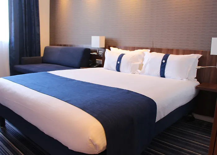 Express Centre By Ihg Hotel 3*