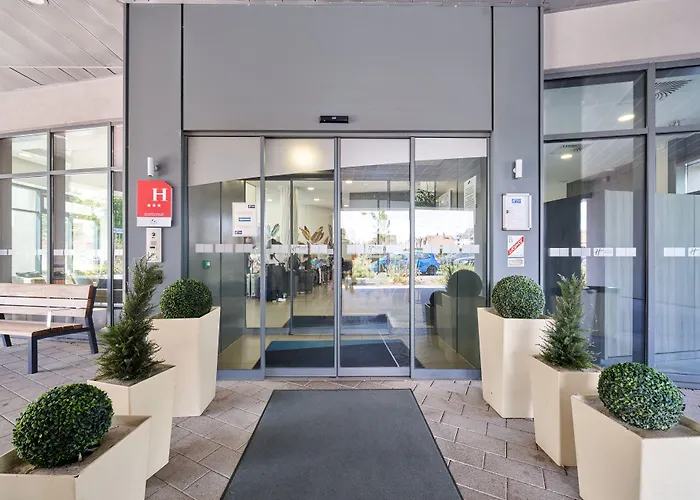 Hotel Express Centre By Ihg 3*