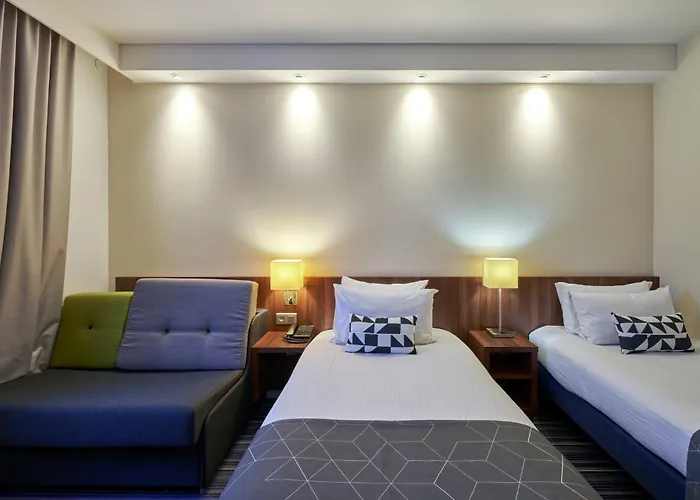 Hotel Express Centre By Ihg 3*