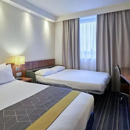 Hotel Express Centre By Ihg 3*