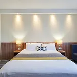 Hotel Express Centre By Ihg 3*