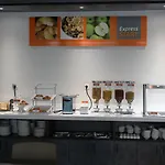 Express Centre By Ihg Hotel 3*