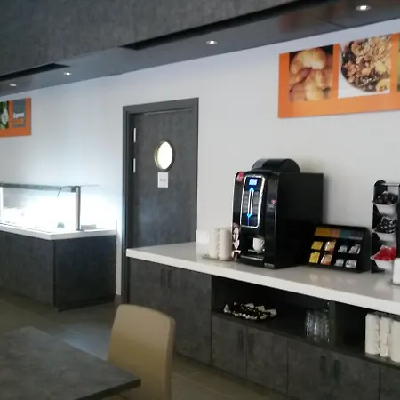 ホリデイ エクスプレス センター