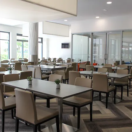 ホリデイ エクスプレス センター ホテル 3*