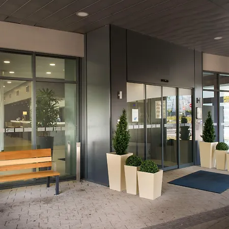 ホリデイ エクスプレス センター 3*