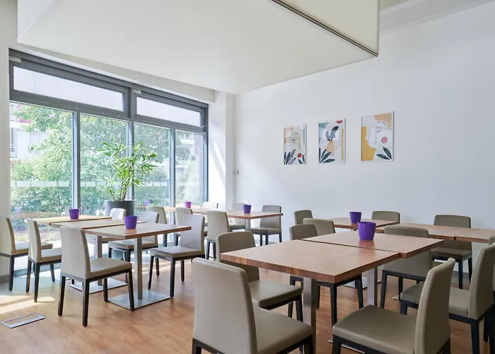 Hotel Express Centre By Ihg 3*