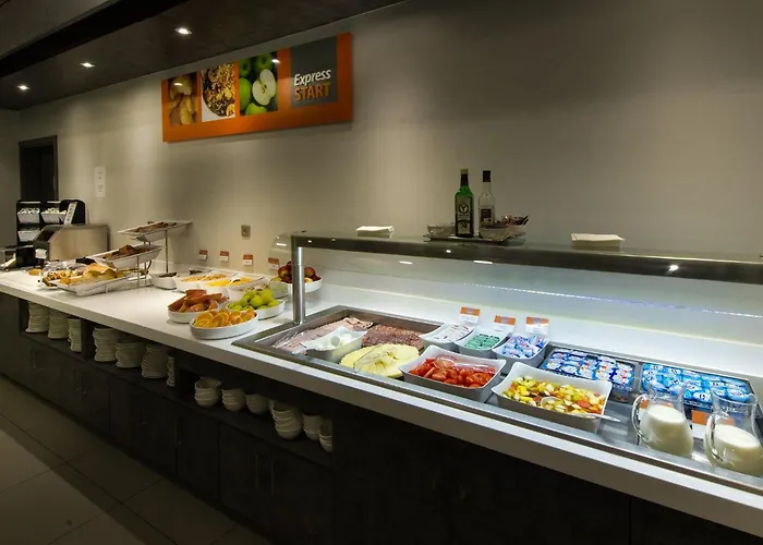 Express Centre By Ihg 3*