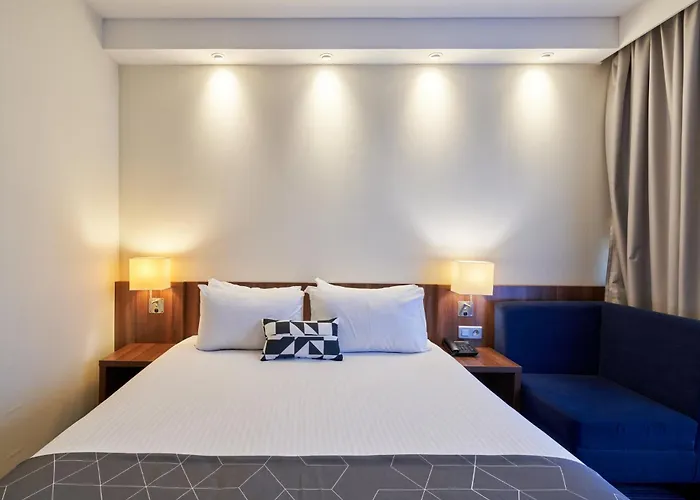 Express Centre By Ihg Hotel 3*